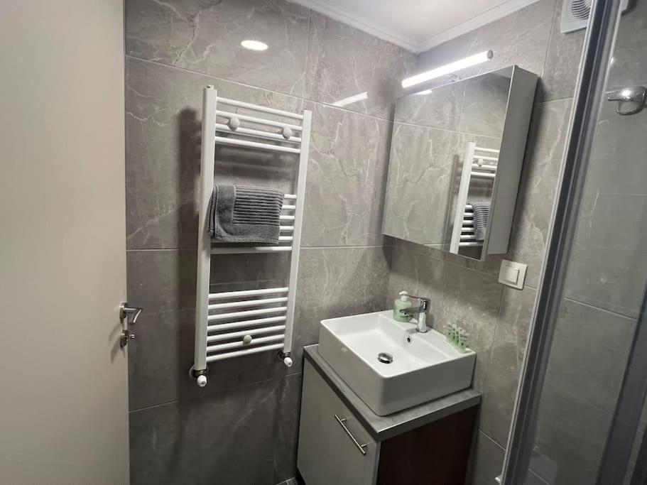 Apartment Odyssey 3 *